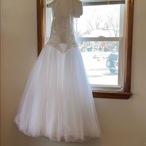 Size 6 David’s Bridal Halter wedding dress